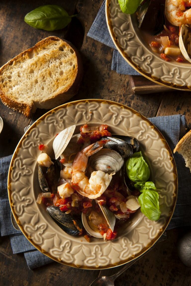 What to Serve With Cioppino – 33 Sides to Choose From