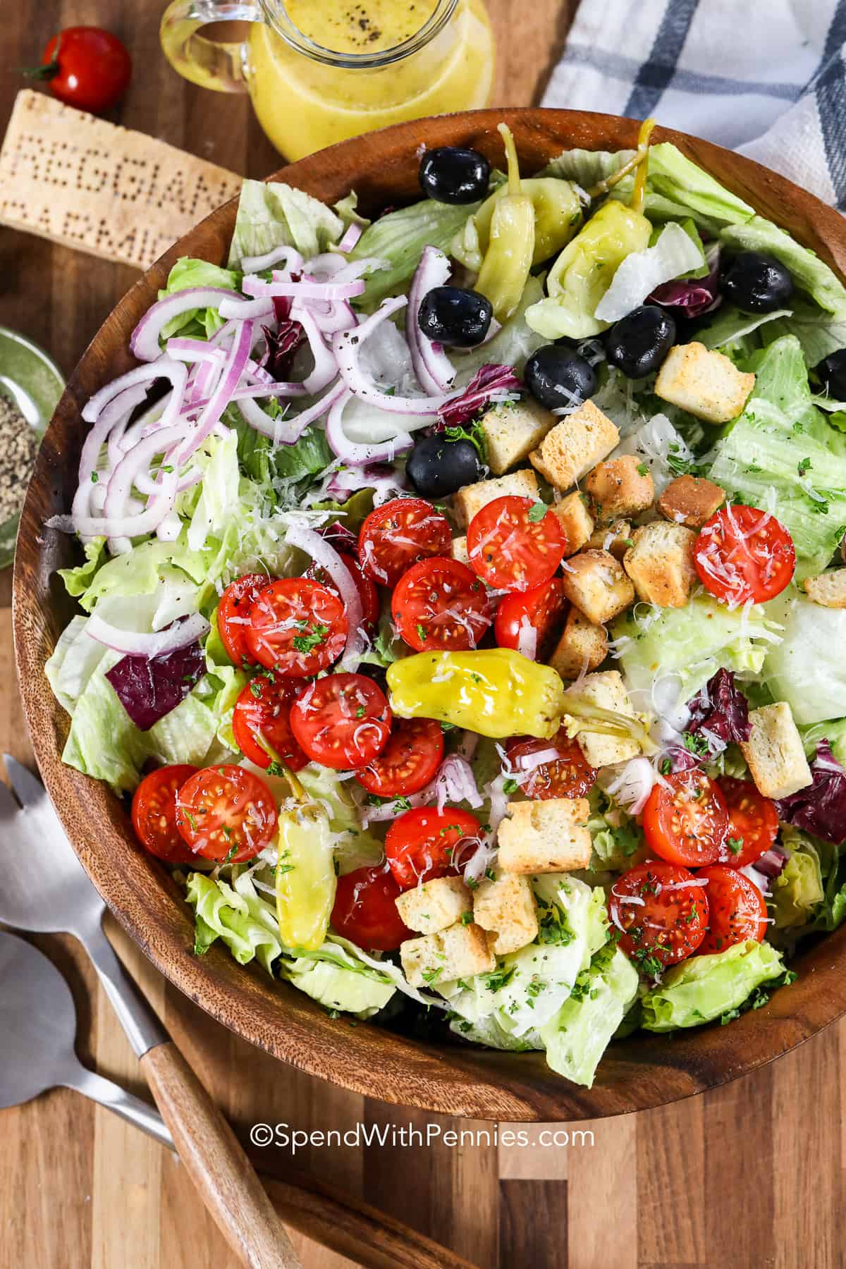 Easy Italian Salad from https://www.spendwithpennies.com/