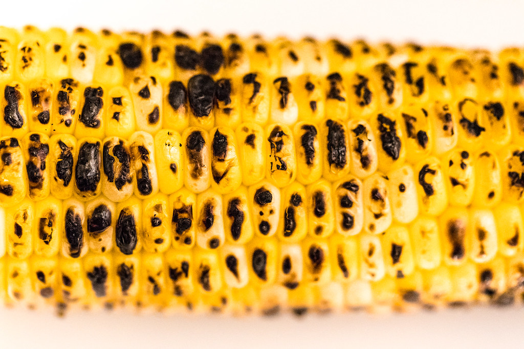 Grilled corn on the cob from flickr}