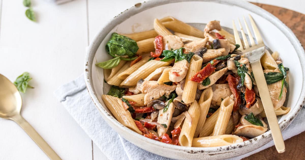 Chicken Penne Pasta with Sundried Tomatoes from https://www.sugarsaltmagic.com/