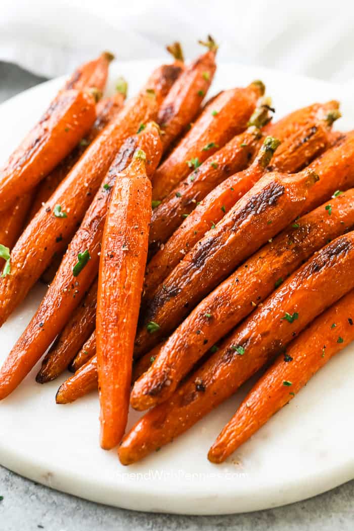 Easy Oven Roasted Carrots from https://www.spendwithpennies.com/
