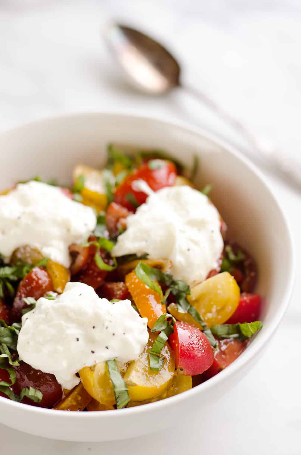Fresh Tomato Basil & Burrata Salad from https://www.thecreativebite.com/