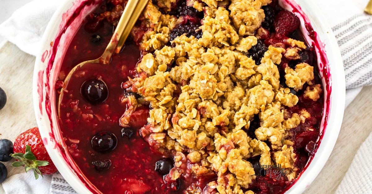 Mixed Berry Crumble from https://www.sugarsaltmagic.com/
