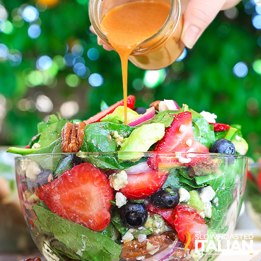 Spinach Strawberry Salad + Video from https://www.theslowroasteditalian.com/