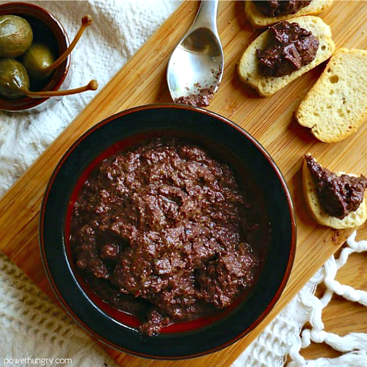 Oil-Free Olive Tapenade {vegan, super-easy} from https://www.powerhungry.com/